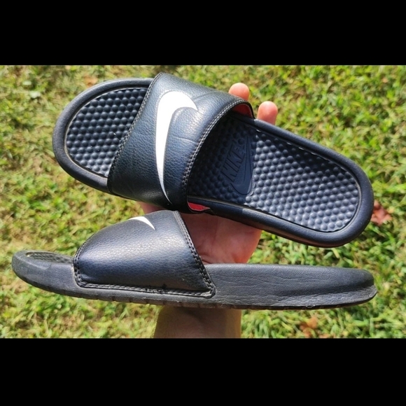 Nike Men's Black Slide Sandals Size: 7 - Picture 2 of 5